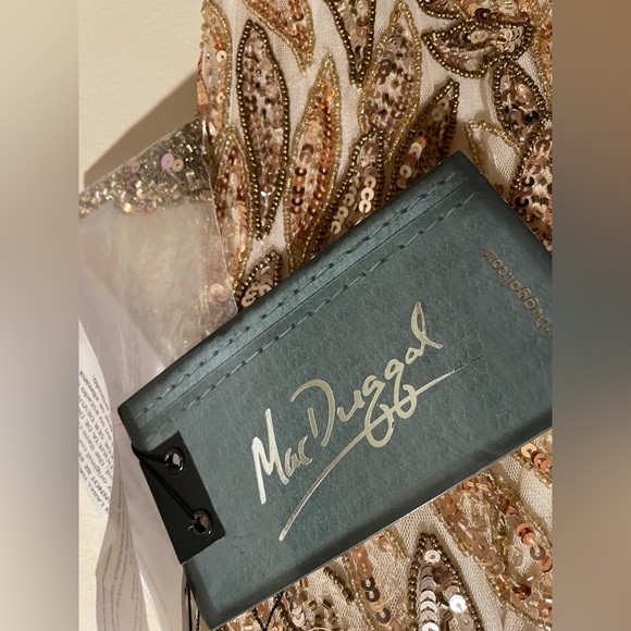NWT Mac Duggal Style 5107 Plunging Neckline Sequins Gown Dress Gold Nude Size 2 - Picture 11 of 16